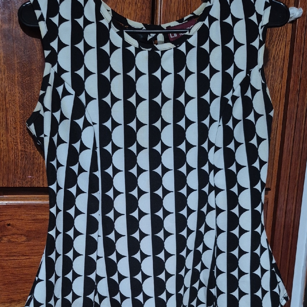 Elegant Black and White Patterned Women's Blouse